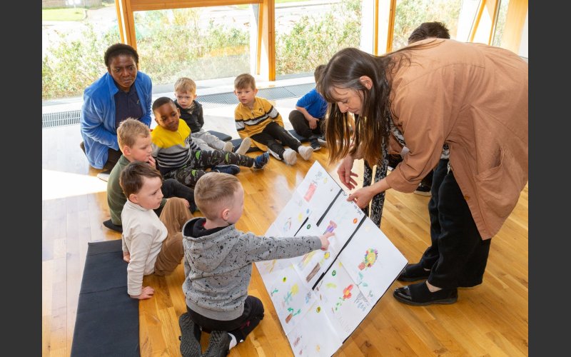 Image of artist Joanna Parkes with children from Ballyogan Community Childcare 