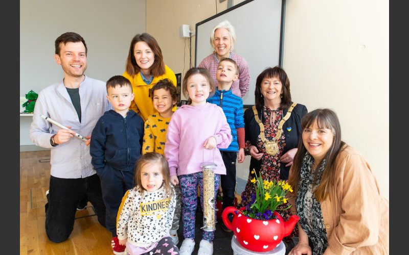 Photograph of group picture of children, staff and An Cathaoirleach Councillor Lettie McCarthy