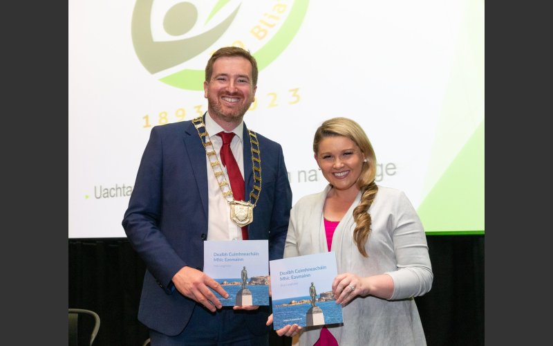 Cllr. Michael Clark, Leas Caithaoirleach Paula Melvin, Uachtarán, Conradh na Gaeilge