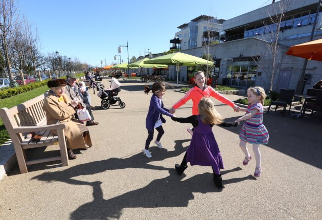 the metals, children playing
