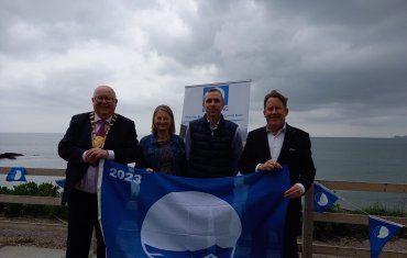 Minister Darragh O/brien with Peter Buckley at the Blue Flag award ceremony
