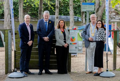 Group image of dlr and Cancer.ie heads 