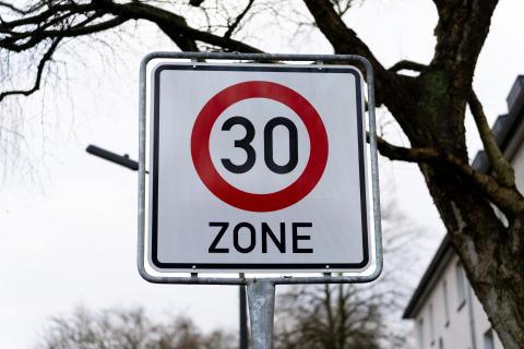 30km/h speed limit 