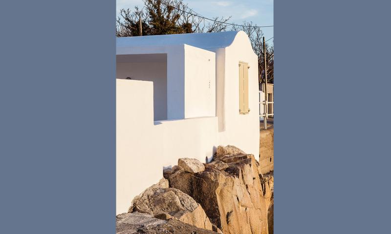 Sandycove Kifegaurd Hut and changing Shelter, West Elevation