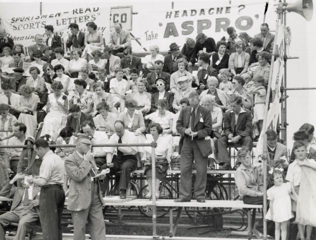 Historic photograph of a crowd spectating at a 1950s Dún Laoghaire Cycling Grand Prix
