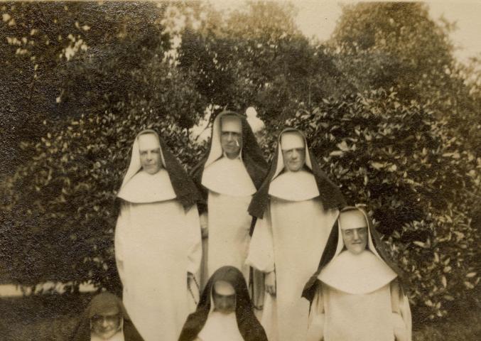 Photograph of nuns of the Dún Laoghaire Dominican Convent, including Sister Concepta Lynch