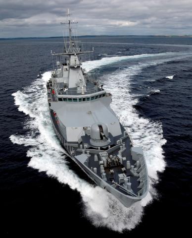 LÉ George Bernard Shaw