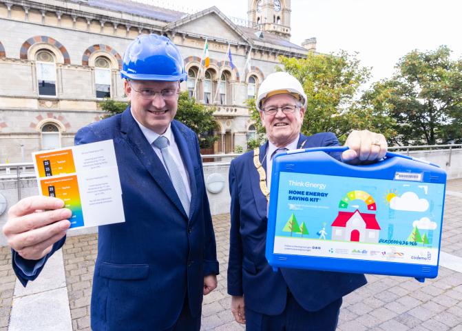 : An Cathaoirleach, Cllr Jim Gildea, Cathaoirleach and Chief Executive Frank Curran