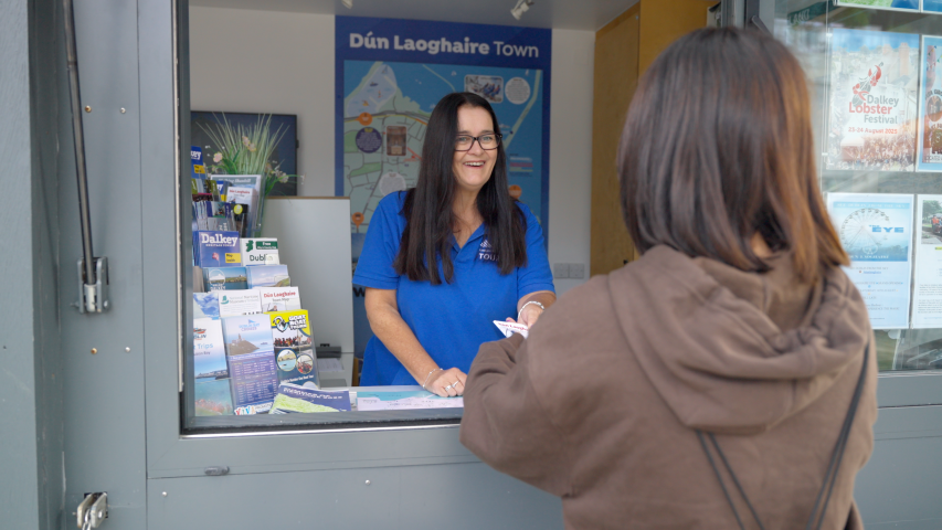Visitor to the DL tourist office
