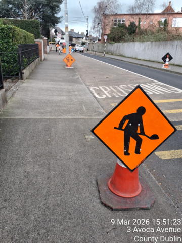 road picture with under construction sign