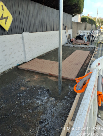 road picture with under construction sign