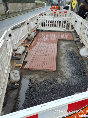 road picture with under construction sign