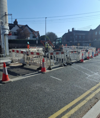 road picture with under construction sign