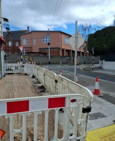 road picture with under construction sign