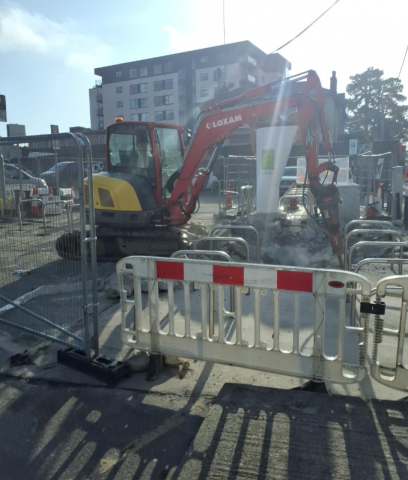 road picture with under construction sign