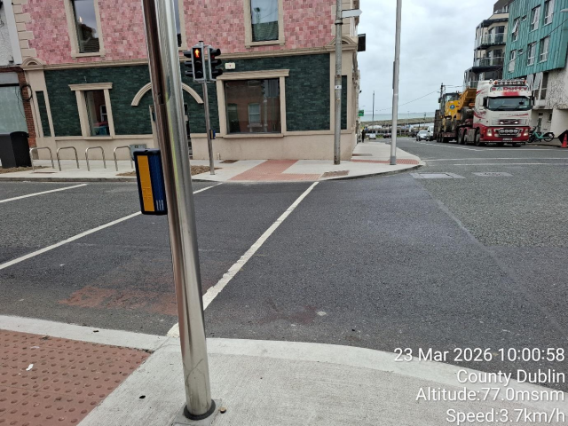 Traffic light on the side of the road, providing guidance for drivers and pedestrians.