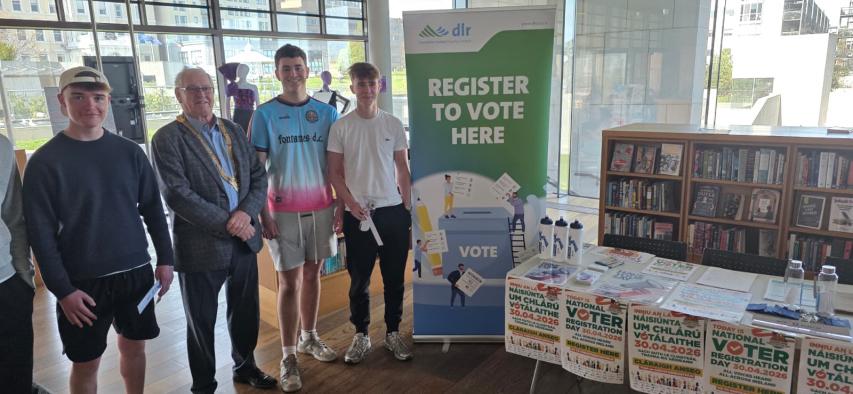 Cathaoirleach, Cllr Jim Gildea with members of the public