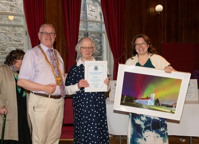 Cathaoirleach, Chairperson with awarding recipient