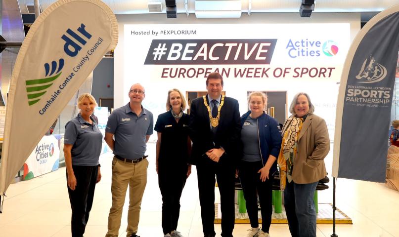 Group photograph at European Week of Sport with An Cathaoirleach Councillor Barry Saul