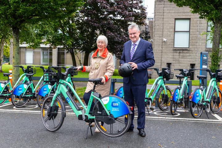 dlr partners with ESB to launch eBike Pilot Project for Dublin Commuter Hubs dlr partners with ESB to launch eBike Pilot Project for Dublin Commuter Hubs